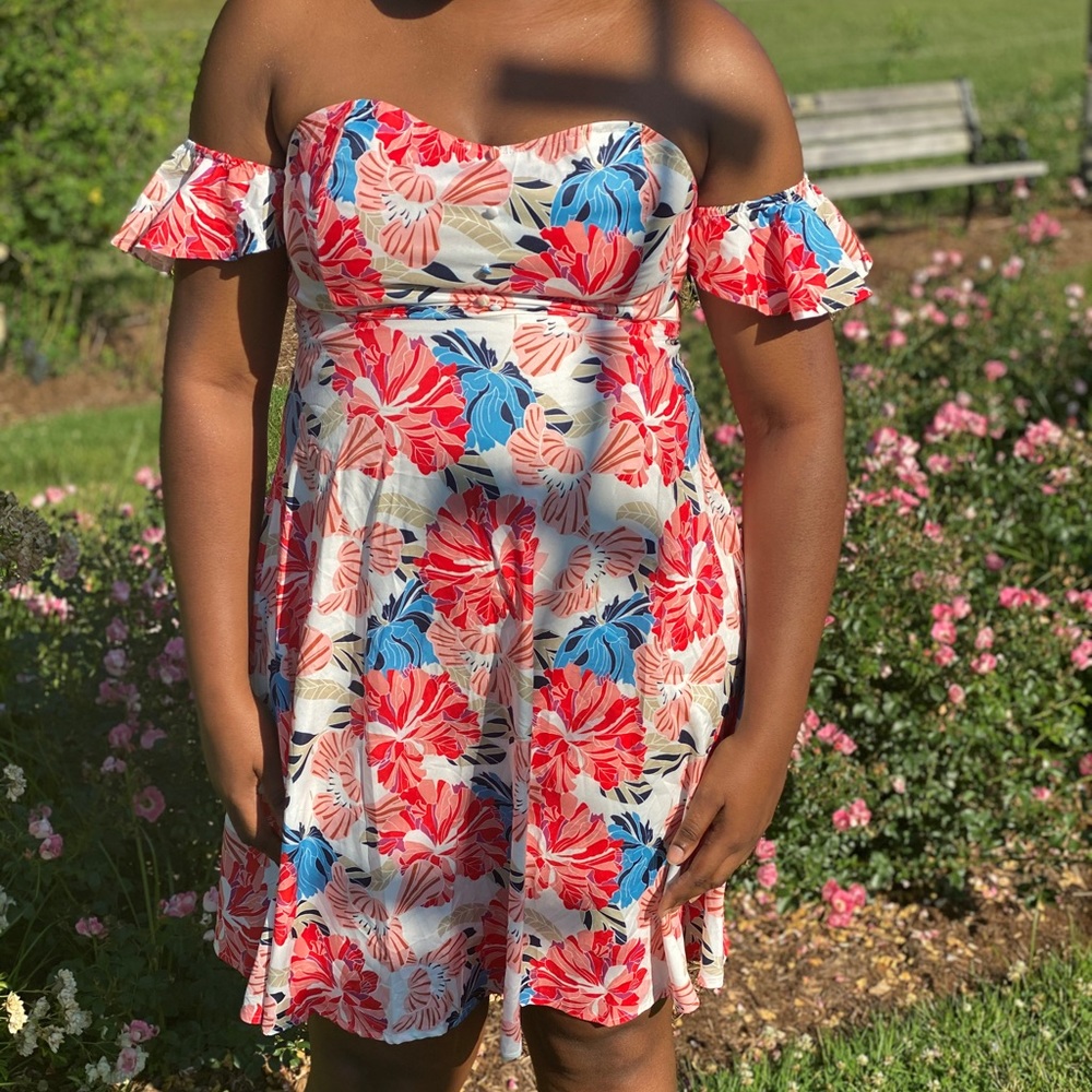 FLIRTY STRAPLESS FLORAL DRESS!!! - Picture 6 of 8
